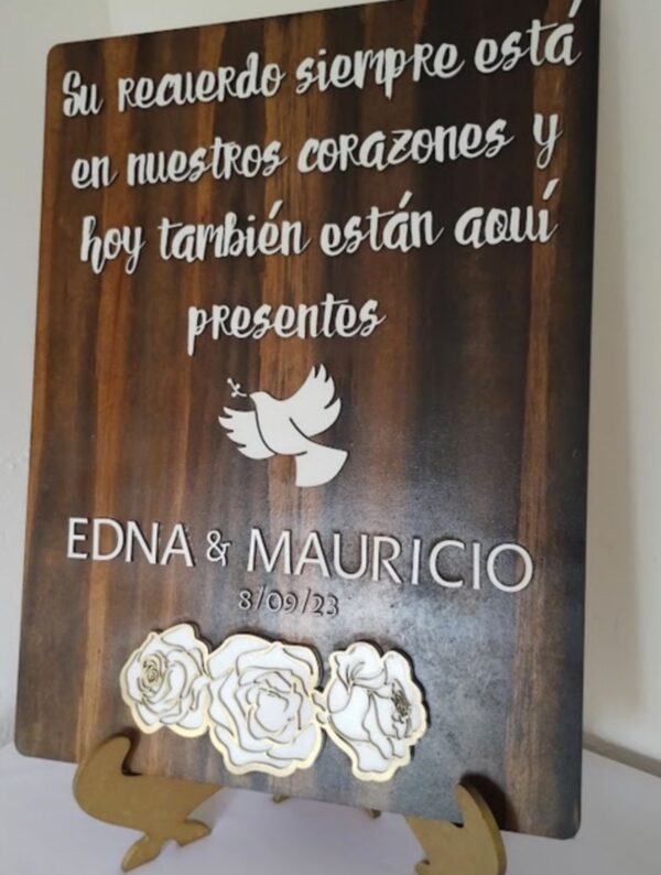 Tablas "EN MEMORIA DE..." con base para mesa