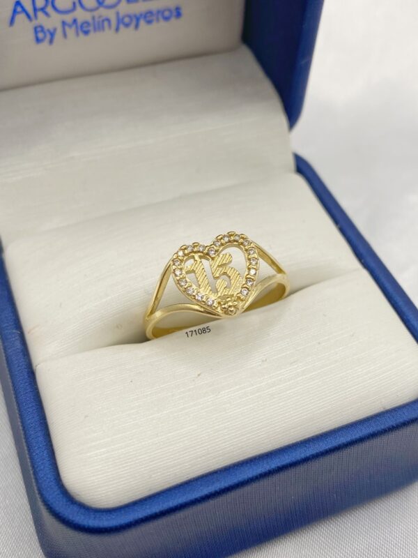 Anillo Corazón con 15, Talla 8.5
