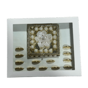 11. Arras caja de flor dorada