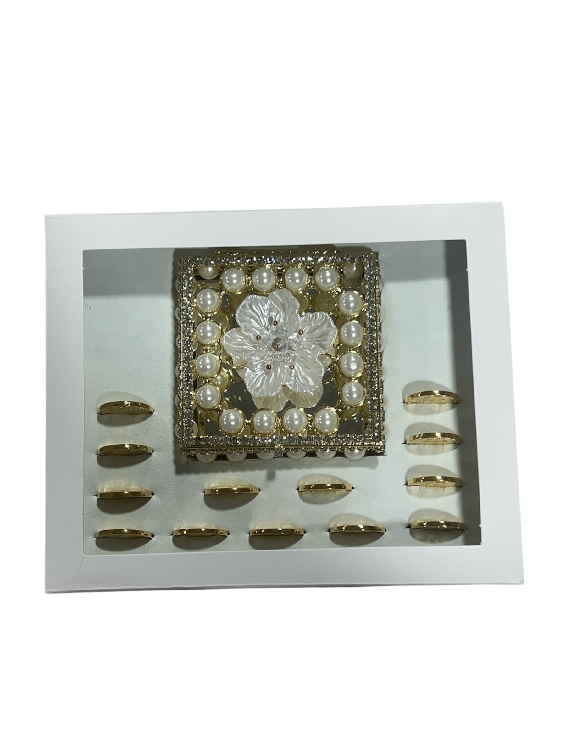 11. Arras caja de flor dorada